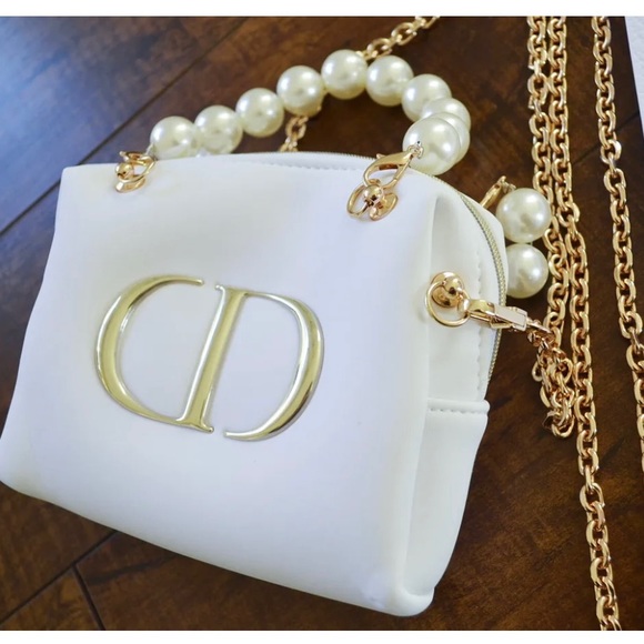 Dior ⭐️ NEW beautiful white Beauty Cosmetic Bag converted into a handbag - Picture 4 of 8